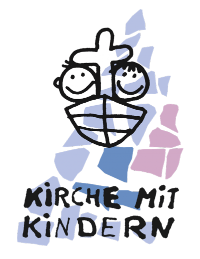 Kirche mit Kindern - Logo der EKBO Ein grafisches Logo stellt ein kleines hölzernes Schiff dar, das auf uns zukommt. Der Mast in ein Kreuz und links und rechts neben dem Mastbaum blicken uns lustige Kindergesichter an.