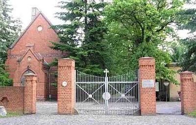 Eingangstor zum Friedhof vor dem Baruther Tor Abbildung: Eingangstor zum Friedhof vor dem Baruther Tor